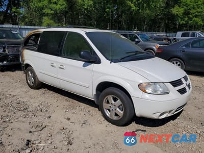 Czwarte zdjęcie samochodu z boku: 2005 DODGE GRAND CARAVAN SXT VIN:2D4GP44L05R503307 - miniatura