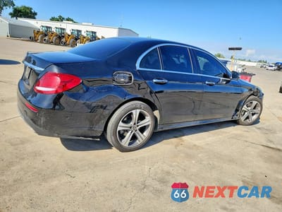Trzecie zdjęcie samochodu z tyłu: 2020 MERCEDES-BENZ E 350 VIN:WDDZF8DB7LA733506 - miniatura