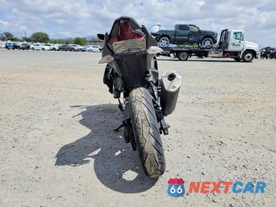 Czwarte zdjęcie samochodu z boku: 2020 KAWASAKI EX400 VIN:JKAEXKG1XLDA71826 - miniatura