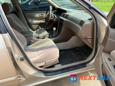 Piąte zdjęcie samochodu w środku: 1999 TOYOTA CAMRY LE VIN:4T1BG22KXXU896076 - miniatura