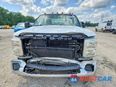 Piąte zdjęcie samochodu w środku: 2013 FORD F350 SUPER DUTY FLATBED TRUCK VIN:1FDRF3GT0DEB56468 - miniatura