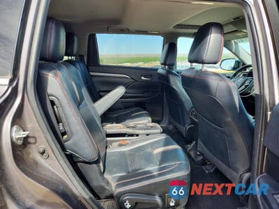 Zdjęcie 11 z 14 samochodu: 2019 TOYOTA HIGHLANDER SE VIN:5TDJZRFH0KS727540 - miniatura