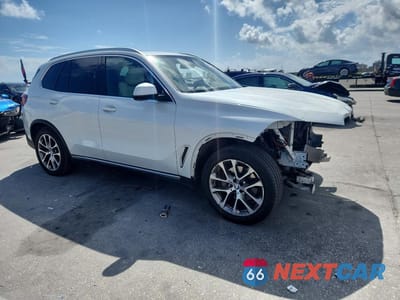 Czwarte zdjęcie samochodu z boku: 2021 BMW X5 SDRIVE 40I VIN:5UXCR4C01M9H71981 - miniatura