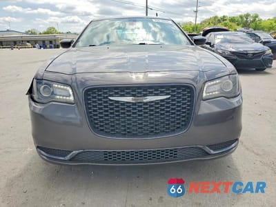 Piąte zdjęcie samochodu w środku: 2018 CHRYSLER 300 TOURING VIN:2C3CCAAG4JH154217 - miniatura