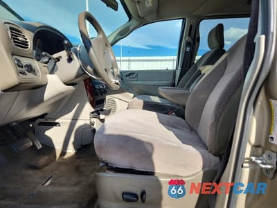 Zdjęcie 7 z 13 samochodu: 2007 CHRYSLER TOWN & COUNTRY LX VIN:2A4GP44R87R247707 - miniatura