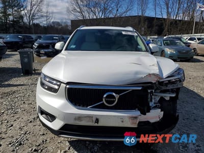 Piąte zdjęcie samochodu w środku: 2021 VOLVO XC40 T5 MOMENTUM VIN:YV4162UK1M2456400 - miniatura