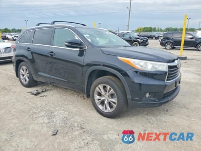 Czwarte zdjęcie samochodu z boku: 2015 TOYOTA HIGHLANDER XLE VIN:5TDJKRFH2FS207978 - miniatura