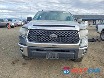 Piąte zdjęcie samochodu w środku: 2018 TOYOTA TUNDRA SR5 VIN:5TFUY5F14JX732180 - miniatura