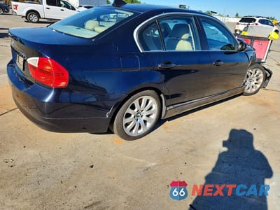 Trzecie zdjęcie samochodu z tyłu: 2006 BMW 330 I VIN:WBAVB33546KS33592 - miniatura