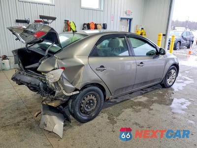 Trzecie zdjęcie samochodu z tyłu: 2011 KIA FORTE EX VIN:KNAFU4A29B5356911 - miniatura