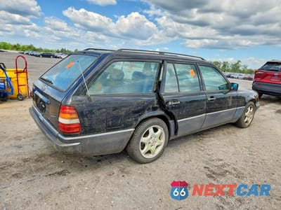 Trzecie zdjęcie samochodu z tyłu: 1995 MERCEDES-BENZ E 320 VIN:WDBEA92E2SF299957 - miniatura