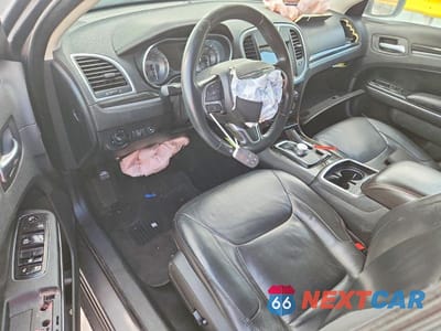 Zdjęcie 8 z 11 samochodu: 2015 CHRYSLER 300 LIMITED VIN:2C3CCAAG0FH749279 - miniatura