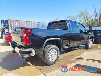 Trzecie zdjęcie samochodu z tyłu: 2024 CHEVROLET SILVERADO K2500 HEAVY DUTY LT VIN:2GC4YNE78R1103603 - miniatura