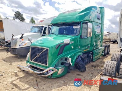 Drugie zdjęcie samochodu z przodu: 2018 VOLVO VNL SEMI TRUCK VIN:4V4NC9EH0JN893425 - miniatura