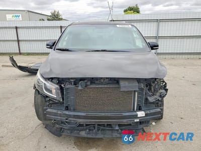 Piąte zdjęcie samochodu w środku: 2017 KIA SEDONA LX VIN:KNDMB5C12H6326095 - miniatura