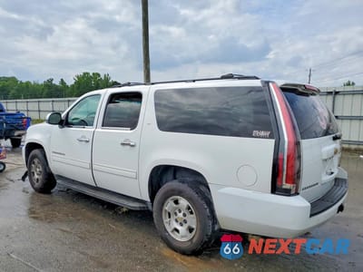 Drugie zdjęcie samochodu z przodu: 2013 CHEVROLET SUBURBAN C1500 LT VIN:1GNSCJE01DR355573 - miniatura