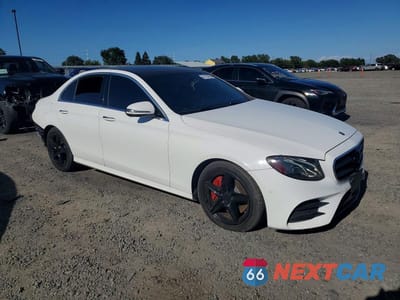 Czwarte zdjęcie samochodu z boku: 2017 MERCEDES-BENZ E 300 VIN:WDDZF4JB6HA045226 - miniatura