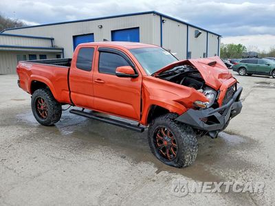 Czwarte zdjęcie samochodu z boku: 2016 TOYOTA TACOMA TRD SPORT VIN:5TFSZ5AN8GX032993 - miniatura