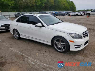 Czwarte zdjęcie samochodu z boku: 2014 MERCEDES-BENZ C 250 VIN:WDDGF4HB8EG256594 - miniatura