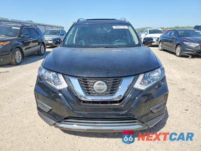 Piąte zdjęcie samochodu w środku: 2018 NISSAN ROGUE SV VIN:JN8AT2MV2JW352934 - miniatura