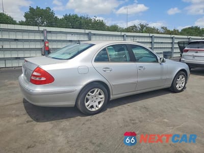 Trzecie zdjęcie samochodu z tyłu: 2003 MERCEDES-BENZ E 320 VIN:WDBUF65J73A174424 - miniatura