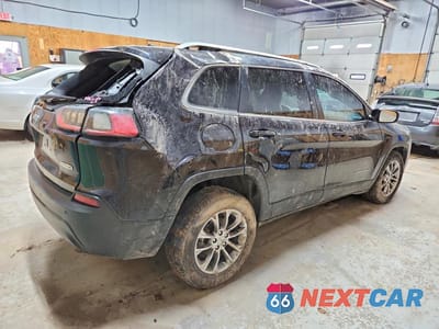 Trzecie zdjęcie samochodu z tyłu: 2021 JEEP CHEROKEE LATITUDE PLUS VIN:1C4PJLLB7MD238601 - miniatura