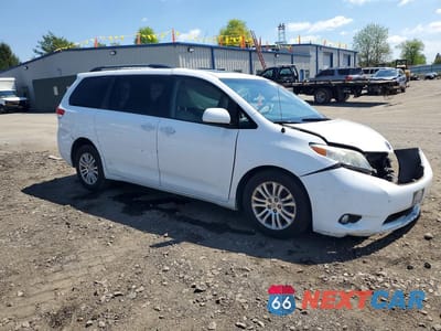 Czwarte zdjęcie samochodu z boku: 2014 TOYOTA SIENNA XLE 8-PASSENGER VIN:5TDYK3DC1ES472750 - miniatura