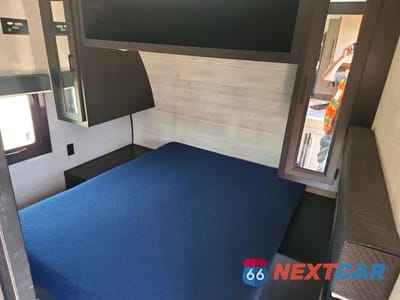 Piąte zdjęcie samochodu w środku: 2023 JAYCO JAY FLIGHT CAMPER VIN:1UJBC0BR7P17S0167 - miniatura