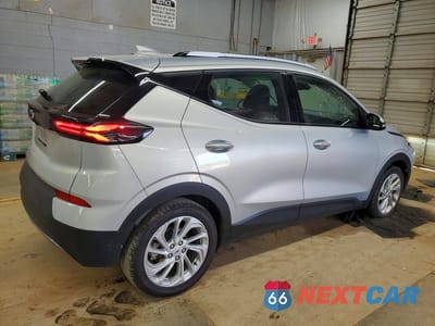Trzecie zdjęcie samochodu z tyłu: 2023 CHEVROLET BOLT EUV LT VIN:1G1FY6S0XP4140362 - miniatura
