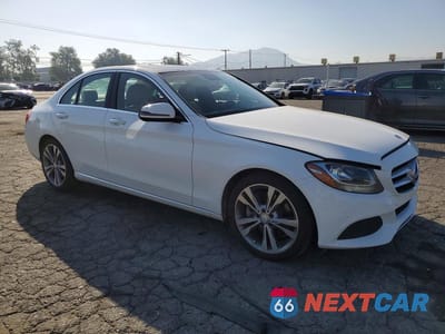 Czwarte zdjęcie samochodu z boku: 2016 MERCEDES-BENZ C 300 VIN:55SWF4JB6GU118712 - miniatura