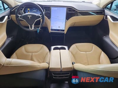 Zdjęcie 8 z 12 samochodu: 2013 TESLA MODEL S VIN:5YJSA1CNXDFP21629 - miniatura
