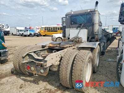 Czwarte zdjęcie samochodu z boku: 2001 MACK 600 CH600 VIN:1M1AA13YX1W141536 - miniatura