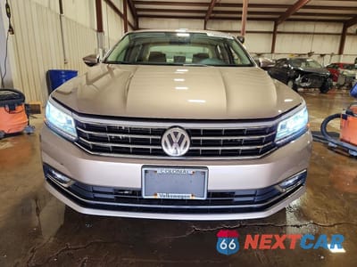 Piąte zdjęcie samochodu w środku: 2016 VOLKSWAGEN PASSAT SE VIN:1VWBT7A32GC047974 - miniatura