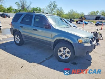 Czwarte zdjęcie samochodu z boku: 2005 FORD ESCAPE XLT VIN:1FMCU03195KA84574 - miniatura