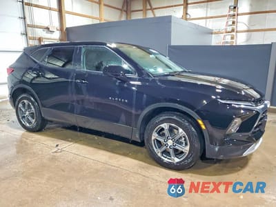 Czwarte zdjęcie samochodu z boku: 2025 CHEVROLET BLAZER 2LT VIN:3GNKBHR40SS192434 - miniatura