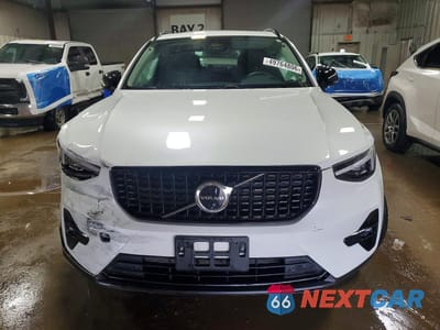 Piąte zdjęcie samochodu w środku: 2023 VOLVO XC40 ULTIMATE VIN:YV4L12UX4P2060016 - miniatura