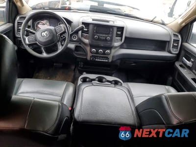 Zdjęcie 8 z 14 samochodu: 2019 RAM 3500 TRUCK CAB AND CHASSIS VIN:3C7WRTCL7KG643390 - miniatura