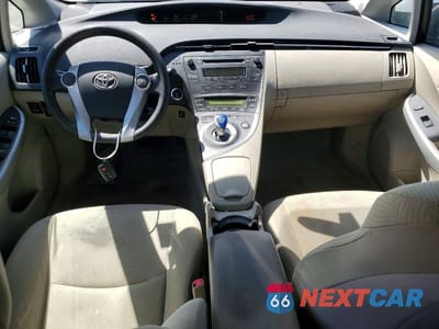Zdjęcie 8 z 12 samochodu: 2011 TOYOTA PRIUS TWO VIN:JTDKN3DU5B1374075 - miniatura