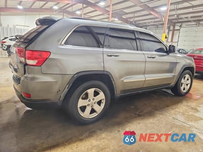 Trzecie zdjęcie samochodu z tyłu: 2011 JEEP GRAND CHEROKEE LAREDO VIN:1J4RR4GG6BC721989 - miniatura