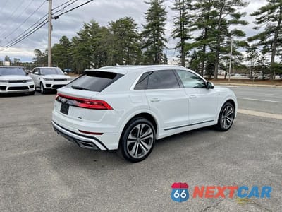 Czwarte zdjęcie samochodu z boku: 2020 AUDI Q8 PREMIUM PLUS S-LINE VIN:WA1EVBF16LD019176 - miniatura