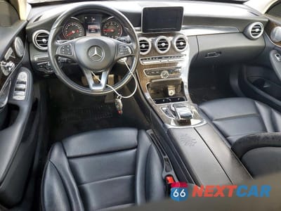 Zdjęcie 8 z 12 samochodu: 2015 MERCEDES-BENZ C 300 4MATIC VIN:55SWF4KB1FU018658 - miniatura