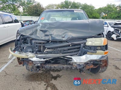 Piąte zdjęcie samochodu w środku: 2003 GMC SIERRA K1500 HEAVY DUTY VIN:1GTGK13U23F204863 - miniatura