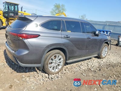 Trzecie zdjęcie samochodu z tyłu: 2023 TOYOTA HIGHLANDER HYBRID LIMITED VIN:5TDXBRCH2PS120601 - miniatura