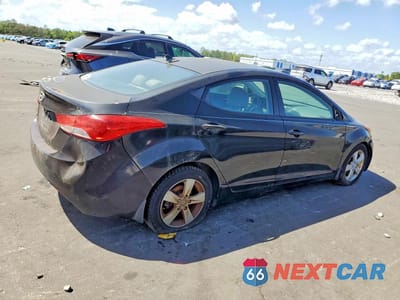 Trzecie zdjęcie samochodu z tyłu: 2013 HYUNDAI ELANTRA GLS VIN:5NPDH4AE9DH413121 - miniatura