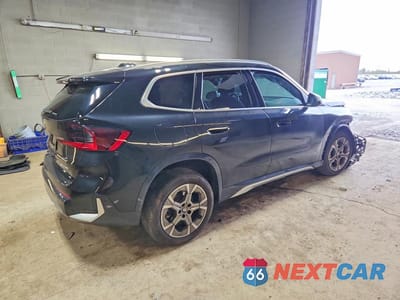 Trzecie zdjęcie samochodu z tyłu: 2024 BMW X1 XDRIVE28I VIN:WBX73EF07R5Z33875 - miniatura