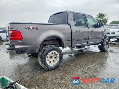 Trzecie zdjęcie samochodu z tyłu: 2002 FORD F150 SUPERCREW VIN:1FTRW08L62KC86464 - miniatura