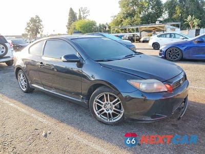 Czwarte zdjęcie samochodu z boku: 2005 SCION TC BASE VIN:JTKDE177150048697 - miniatura