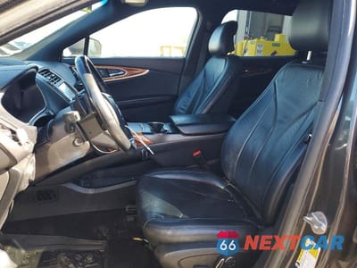 Zdjęcie 7 z 12 samochodu: 2019 LINCOLN NAUTILUS RESERVE VIN:2LMPJ8L95KBL33977 - miniatura