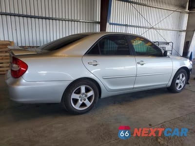 Trzecie zdjęcie samochodu z tyłu: 2004 TOYOTA CAMRY SE VIN:4T1BA30K04U024818 - miniatura