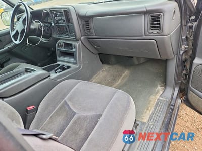 Zdjęcie 8 z 12 samochodu: 2003 GMC NEW SIERRA K1500 VIN:2GTEK19T731204550 - miniatura